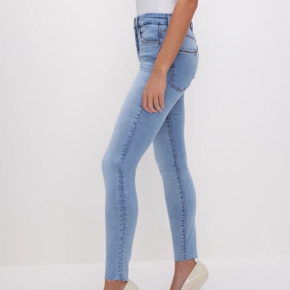 GOOD AMERICAN Good Waist Denim Skinny Jean Raw Hem Light Wash Size 8 / 29 - Picture 3 of 4